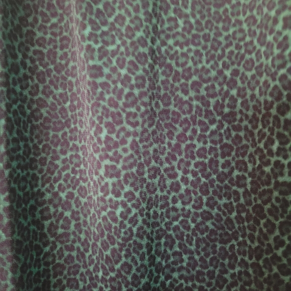 Michael Kors Plus Size Cold-Shoulder Green Top - Picture 5 of 12